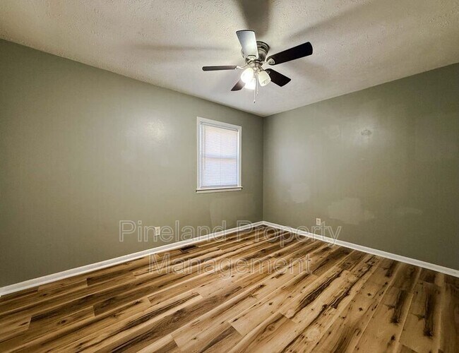Building Photo - 6151 Wynnwood Dr