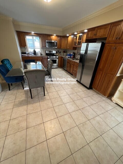 Building Photo - 62 Parsons St