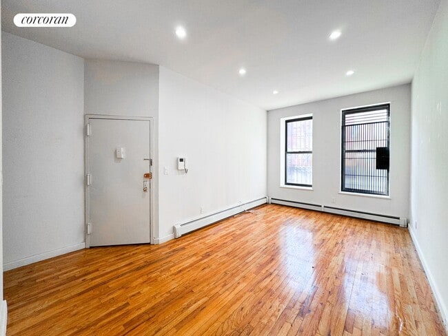 Building Photo - 372 Manhattan Ave