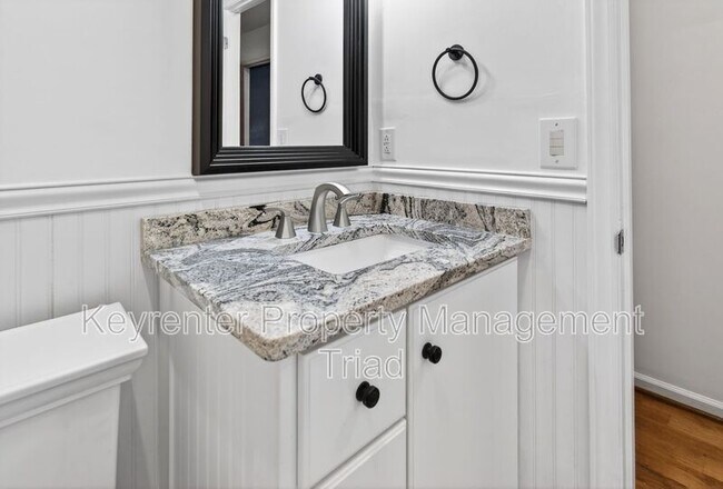 Building Photo - 2312 Bonnie Ln