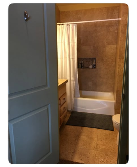 Building Photo - 107 Valley Ct