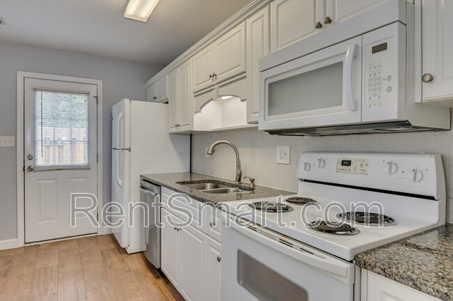 Building Photo - 330 Beech Ln