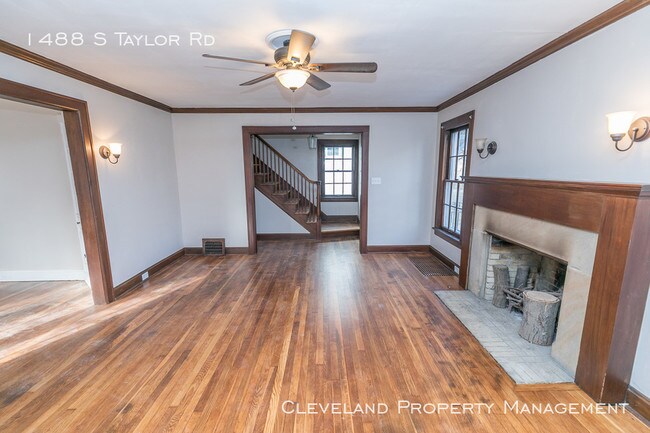 Building Photo - Charming 3 Bedroom Home