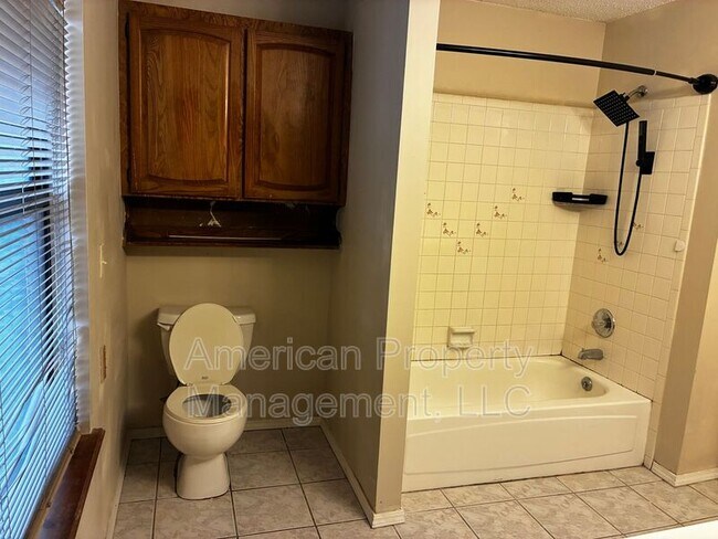 Building Photo - 9209 E 100th St