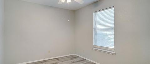 Building Photo - 215 Colt Ln