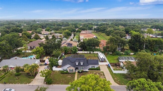 Building Photo - 606 Royal Crest Dr