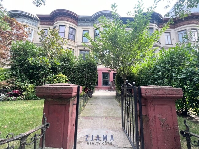 Building Photo - Eastern Parkway