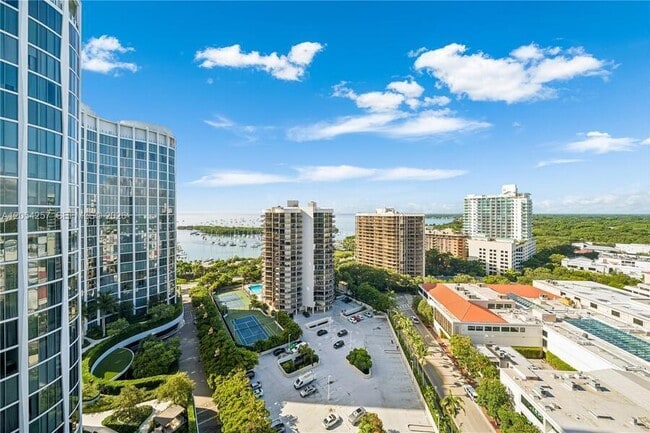 Building Photo - 2831 S Bayshore Dr