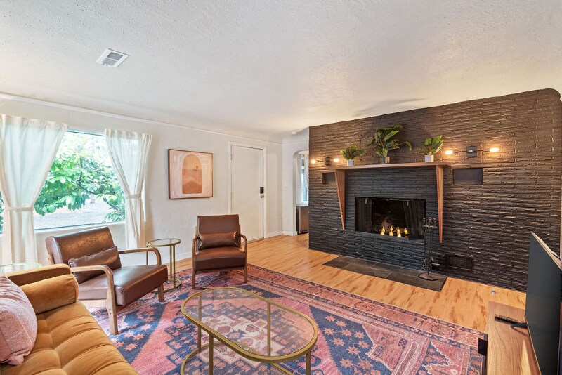 Building Photo - 14004 SE River Rd