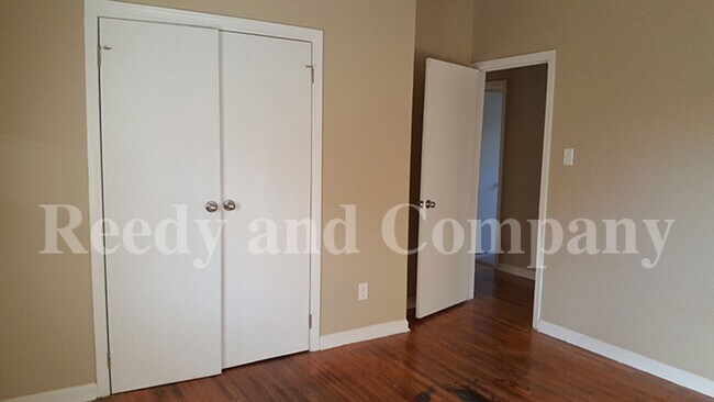 Building Photo - 5194 Colewood Ave