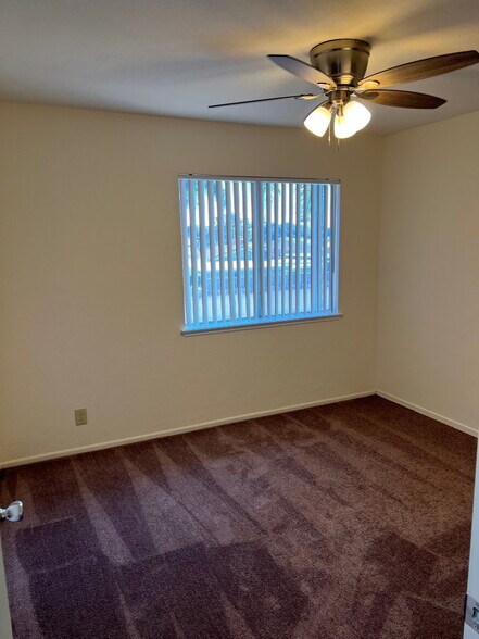 Building Photo - 4918 E Glenview Ave