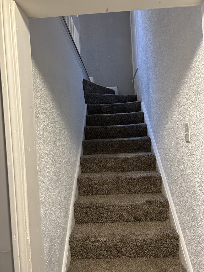 Stairs to upper level - 18918 Westphalia St