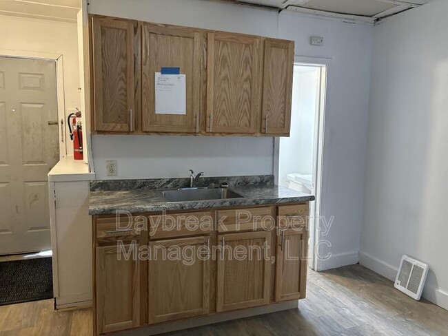 Building Photo - 6 11th St S