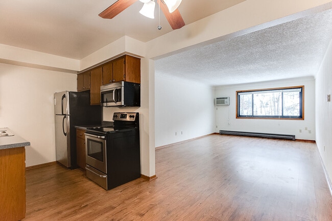 Building Photo - Mark Court Apartments