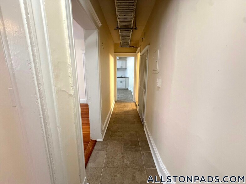 Building Photo - 17 Barrows St