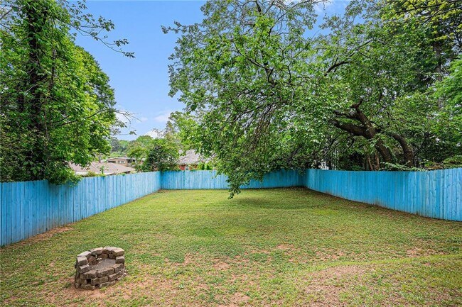 Building Photo - 3378 La Vista Dr
