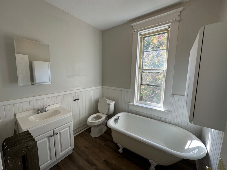 Building Photo - 11 Vista Ave