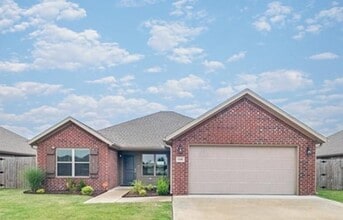 Building Photo - 1100 Moonrise St