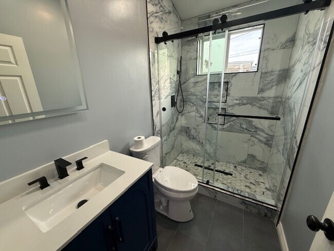 Building Photo - 1616 E Harding St