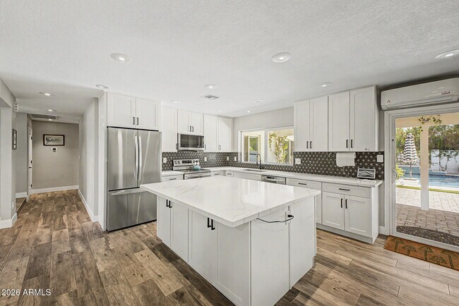 Building Photo - 5017 E Acoma Dr