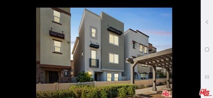 Building Photo - 605 Daniel Freeman Cir