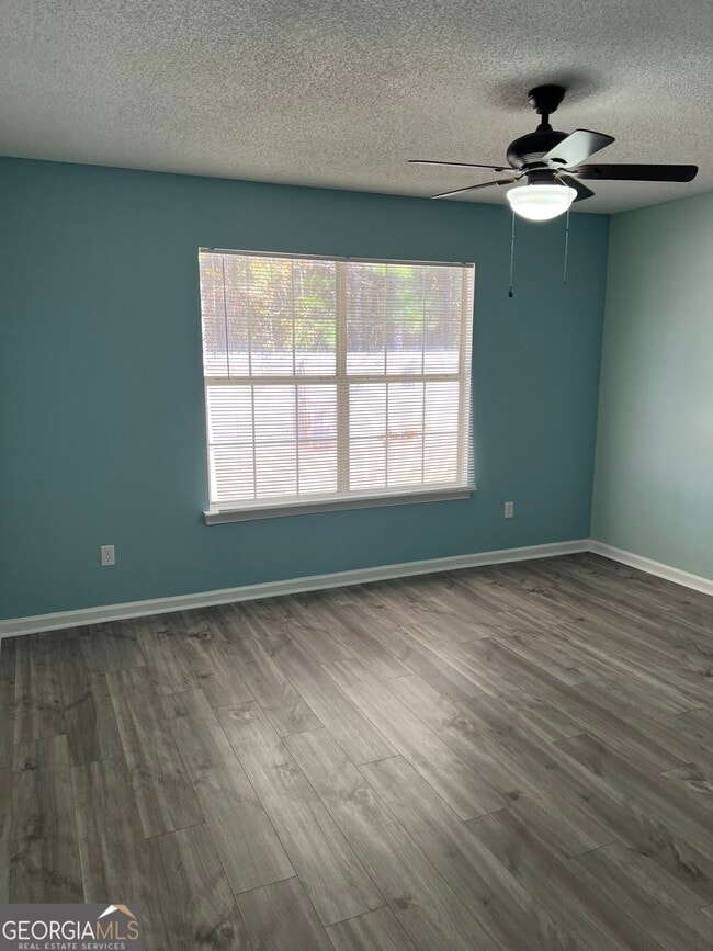 Building Photo - 102 Huntington Dr