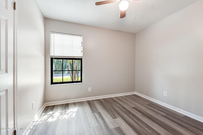 Building Photo - 3920 Sans Pareil St