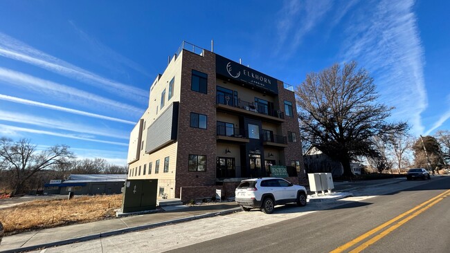 Building Photo - Elkhorn Landing Rentals (20605 Elkhorn Dr.)