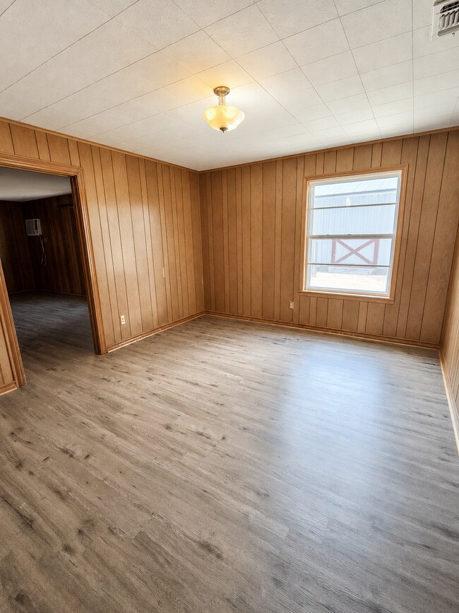 Building Photo - HUGE, 4 bedroom 3 bath home plus bonus room! NEW FLOORS, Available NOW!