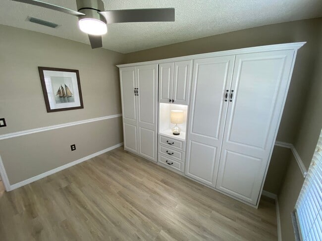 Building Photo - Gorgeous 3 + 2 Turnkey ANNUAL Lease w/Swim Spa & Large Private Screened in Patio In The Village o...