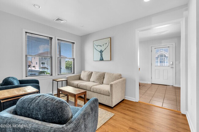 Building Photo - 27 Arnold Ave