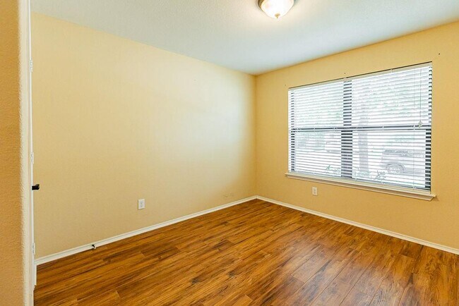 Building Photo - 2019 Woodway Dr