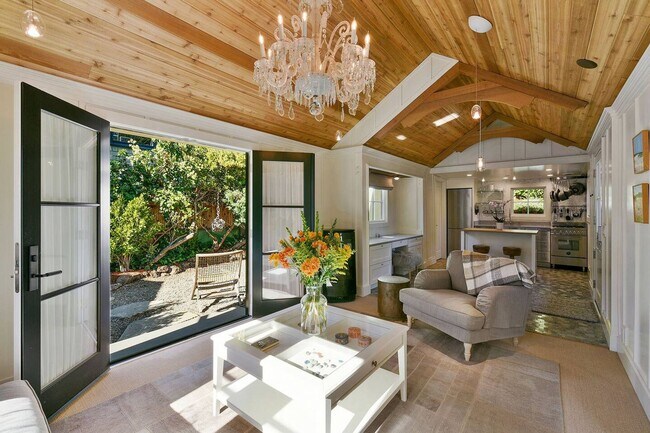 Building Photo - High end, fully furnished (or unfurnished) pair of cottages in Downtown Mill Valley! PROGRESSIVE