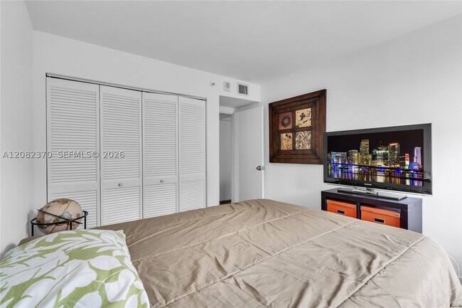 Building Photo - 2501 Brickell Ave