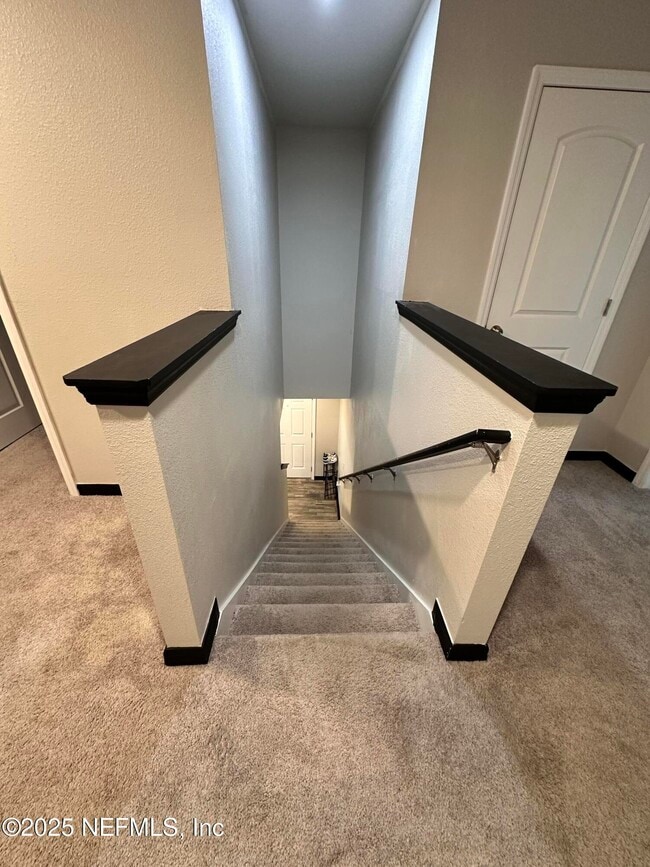 Building Photo - 450 River Hl Dr