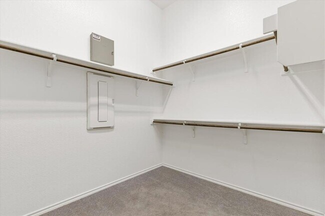Building Photo - 532 Stone River Dr