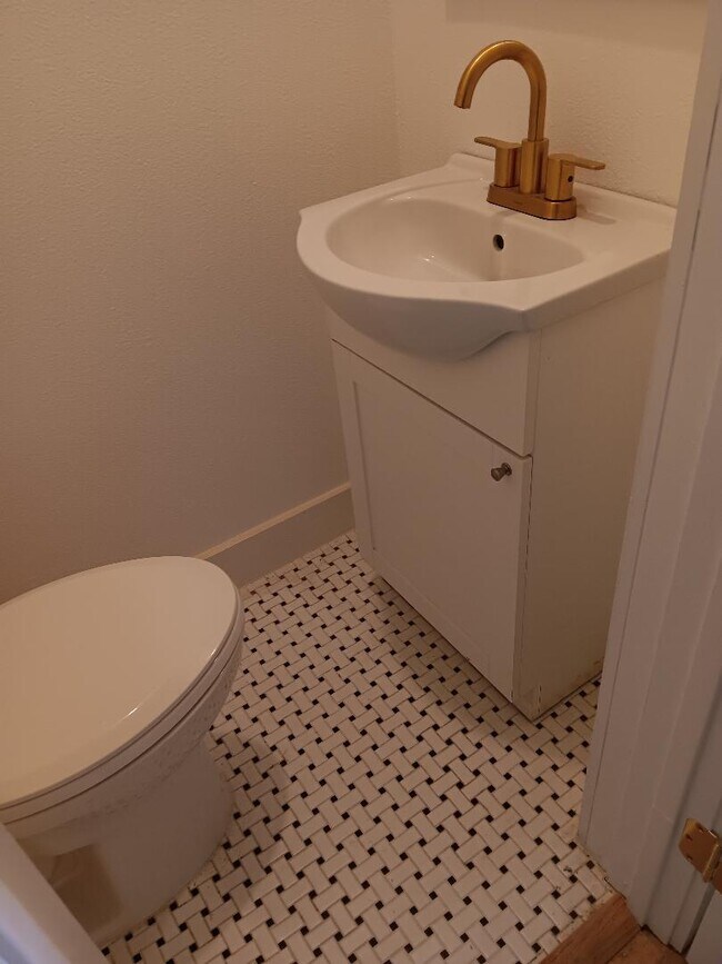 Building Photo - 603 E Grayson St