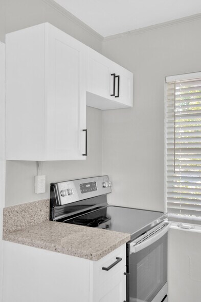 Building Photo - 310 S Mars Ave