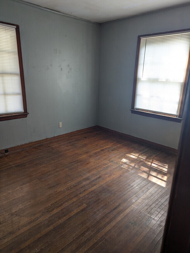 Building Photo - 905 S Ocheese Ave