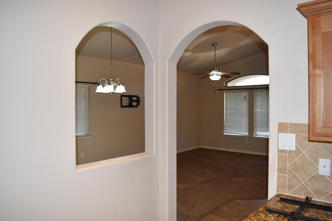 Building Photo - 14350 N Cave Dr