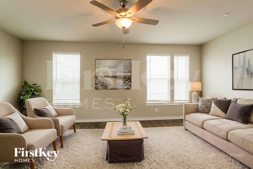 Building Photo - 446 S Centro Cir