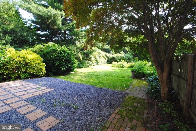 Building Photo - 217 Wood St