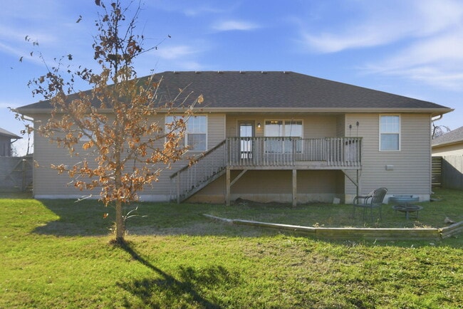 Building Photo - 205 E Lapis St