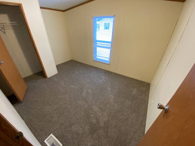 Building Photo - 1882 Stafford Ct