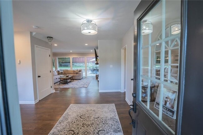 Building Photo - 1210 Lenox Cir NE