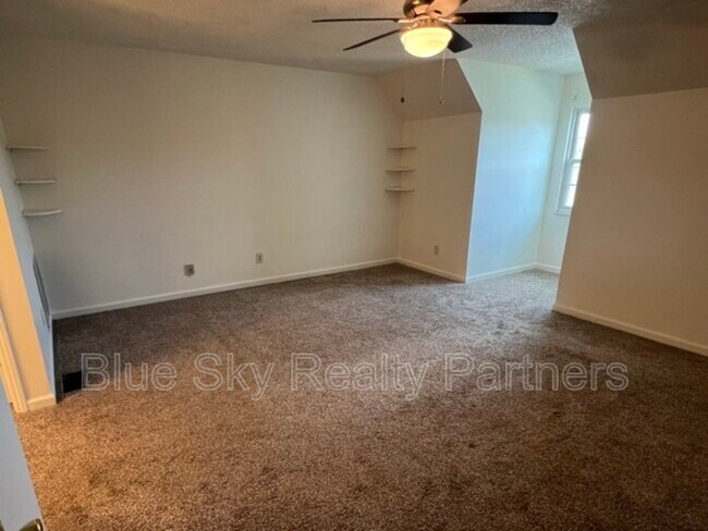 Building Photo - 2119 Silverbrook Dr