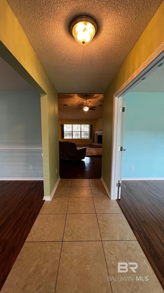 Building Photo - 126 Destrehan Rd