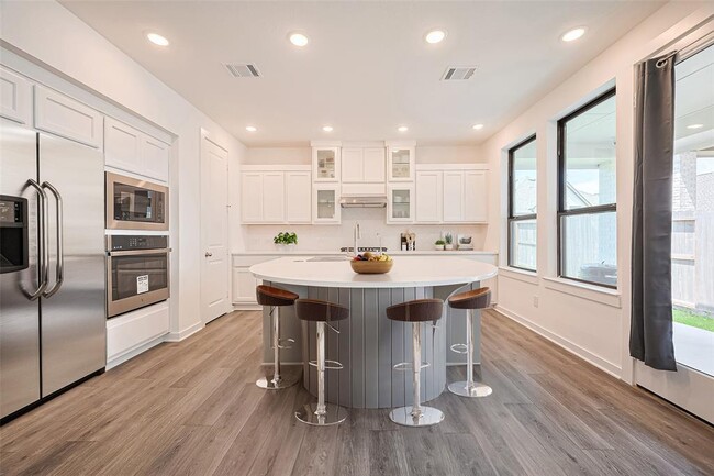 Building Photo - 12331 Palmetto Dr