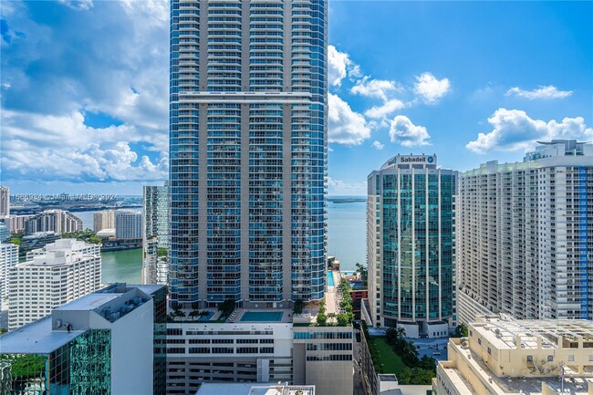 Building Photo - 1060 Brickell Ave