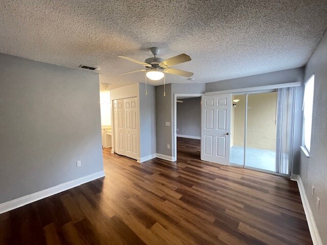 Building Photo - 8832 Coral Palms Ct